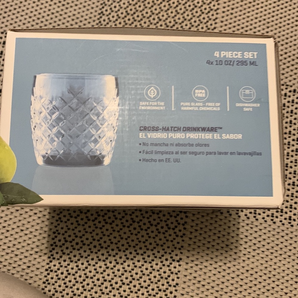 4 PIECE SET CROSS-HATCH DRINKWARE